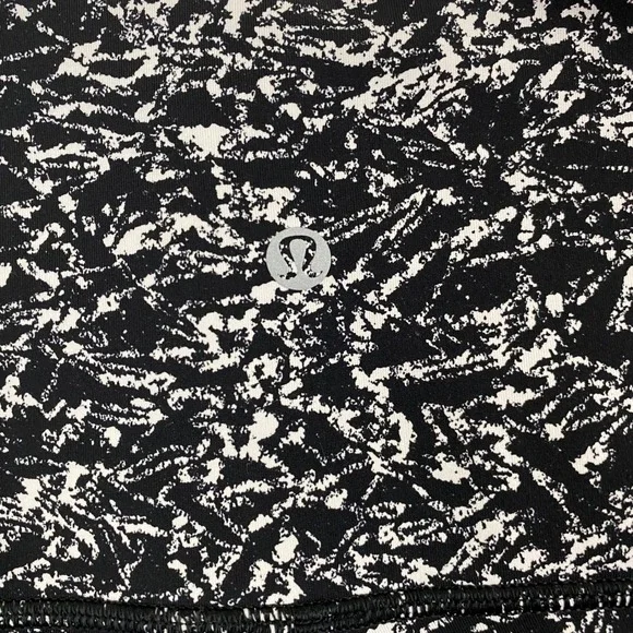 Lululemon‎ Wunder Under Hi-Rise Statement Leggings Black White Abstract Size 8 - Picture 7 of 9